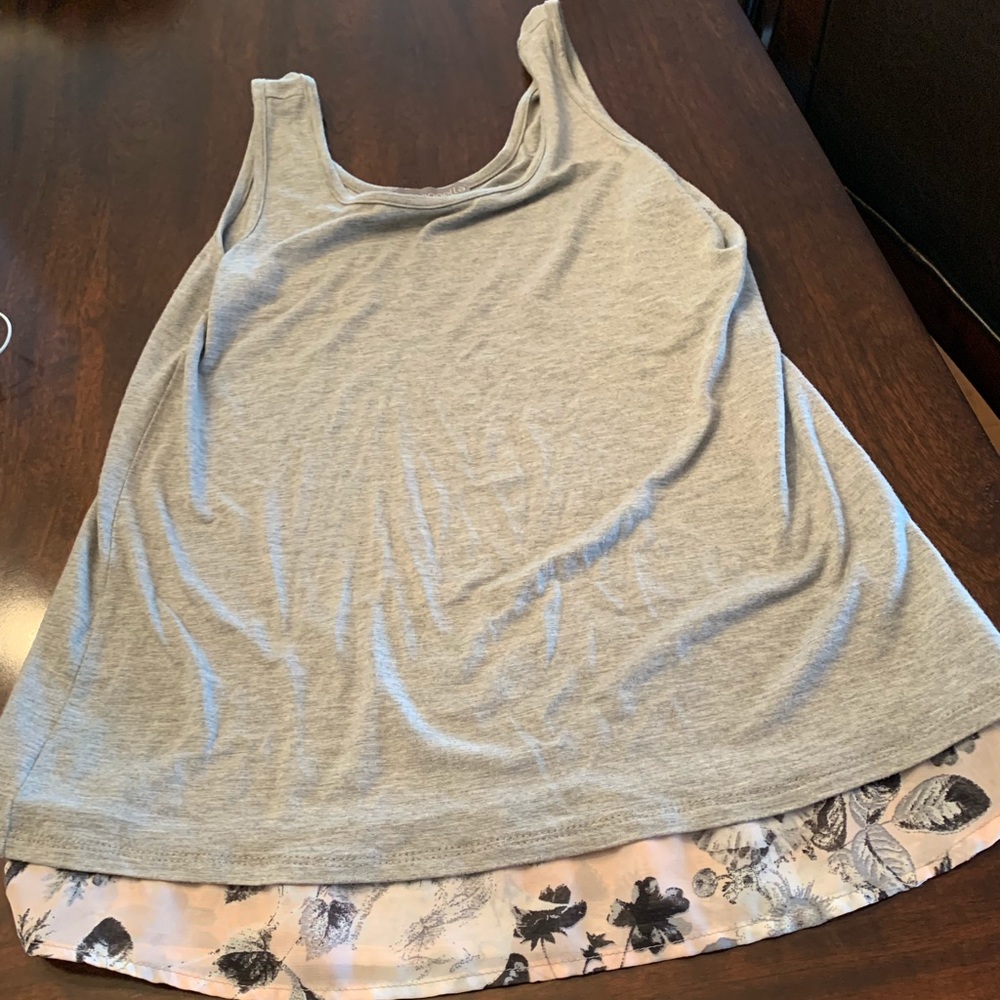 Tank top with detail on bottom